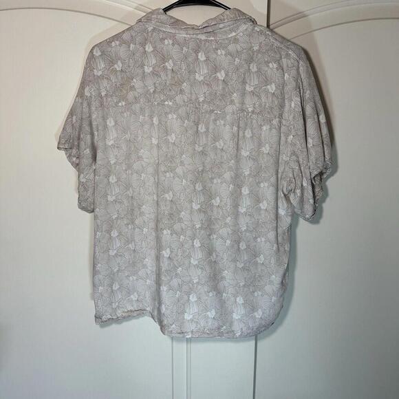 Makai Beach Hawaii Womens Neutral Floral Button Down Cropped Blouse Large - Picture 3 of 3